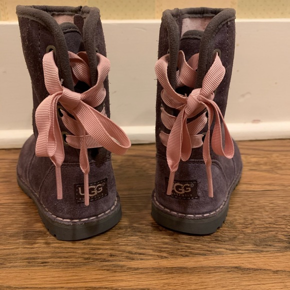 Adorable Ugg girls boots toddler size 7, grey with pink stitching and ribbon - Picture 2 of 7